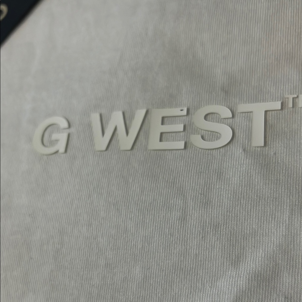 G WEST OVERSIZED WOLF TEE
( yellow marks of being folded ) - Picture 3 of 6